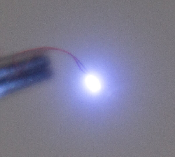 LED 0402 kaltweiss bedrahtet - 10er Pack (Kupferlackdraht 0,08mm, farblich markiert)